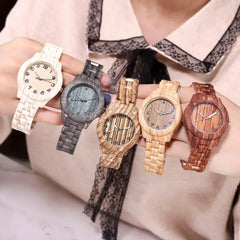 Modern Couple Watch with Large Dial and Sandwood Pattern