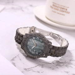 Modern Couple Watch with Large Dial and Sandwood Pattern